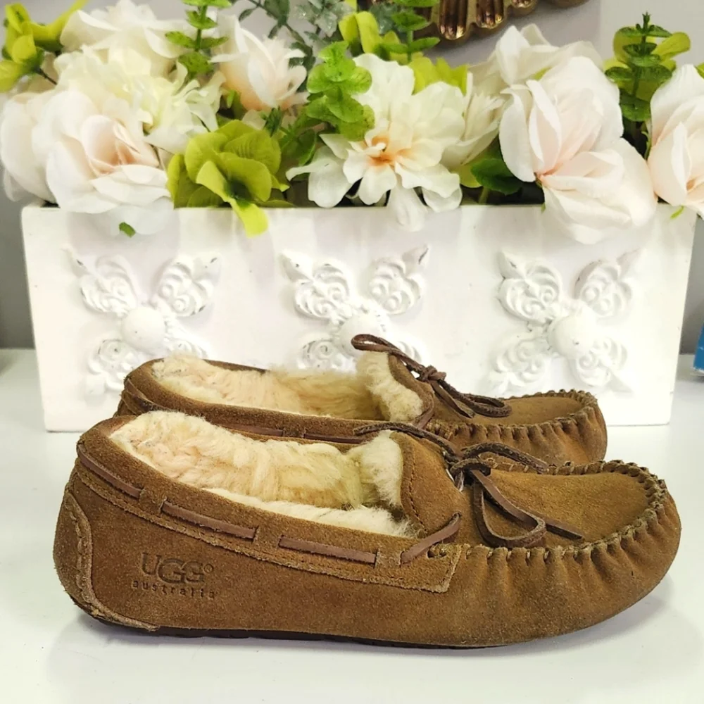 Ugg Suede Chestnut Moccasin Slippers Size 2